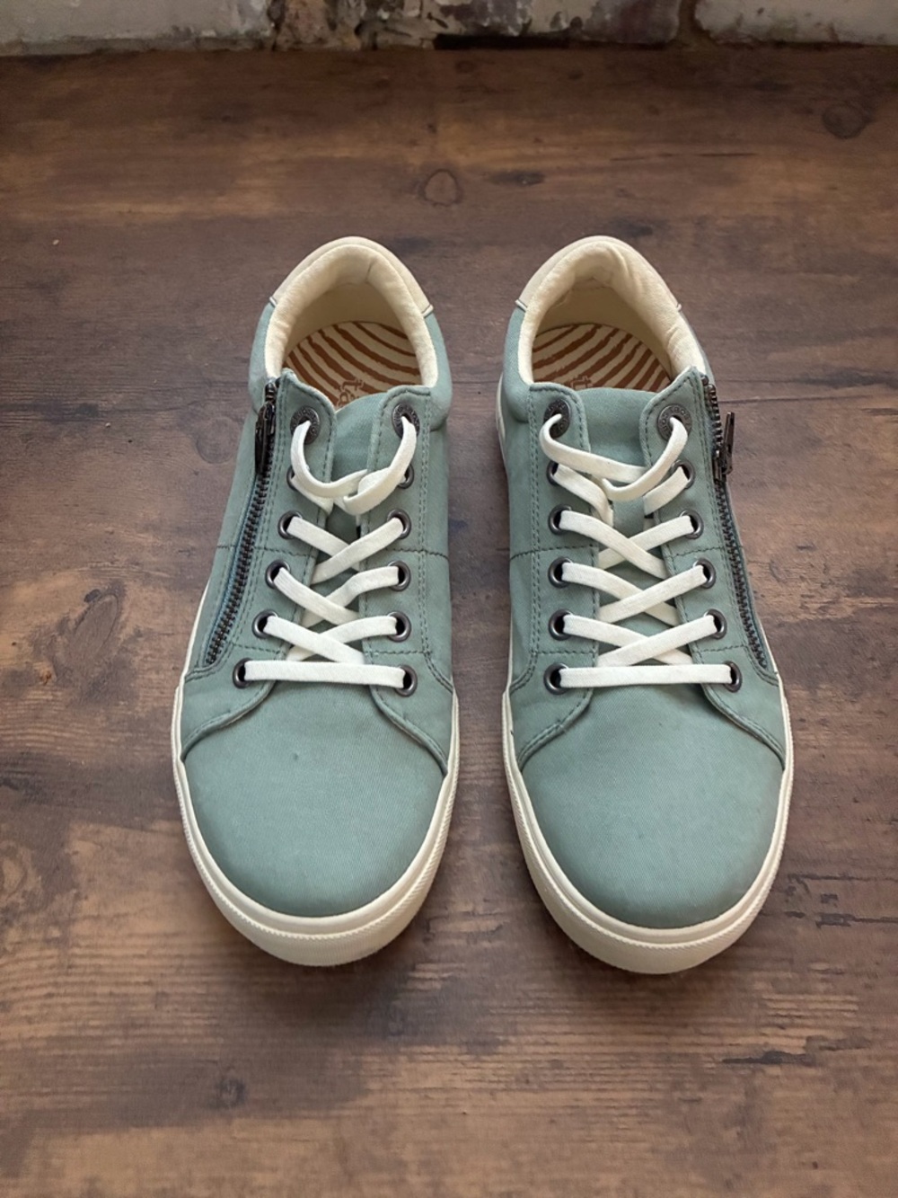 Taos Footwear Women's Sage Green Low-Top Sneakers
